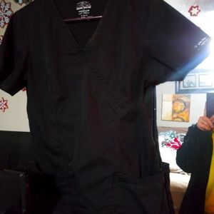 Black solid scrub top. Worth it. Looks new